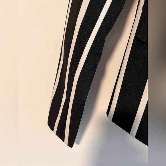 Striking Black & White Striped Blazer Suzy Shier Size M - Picture 4 of 7